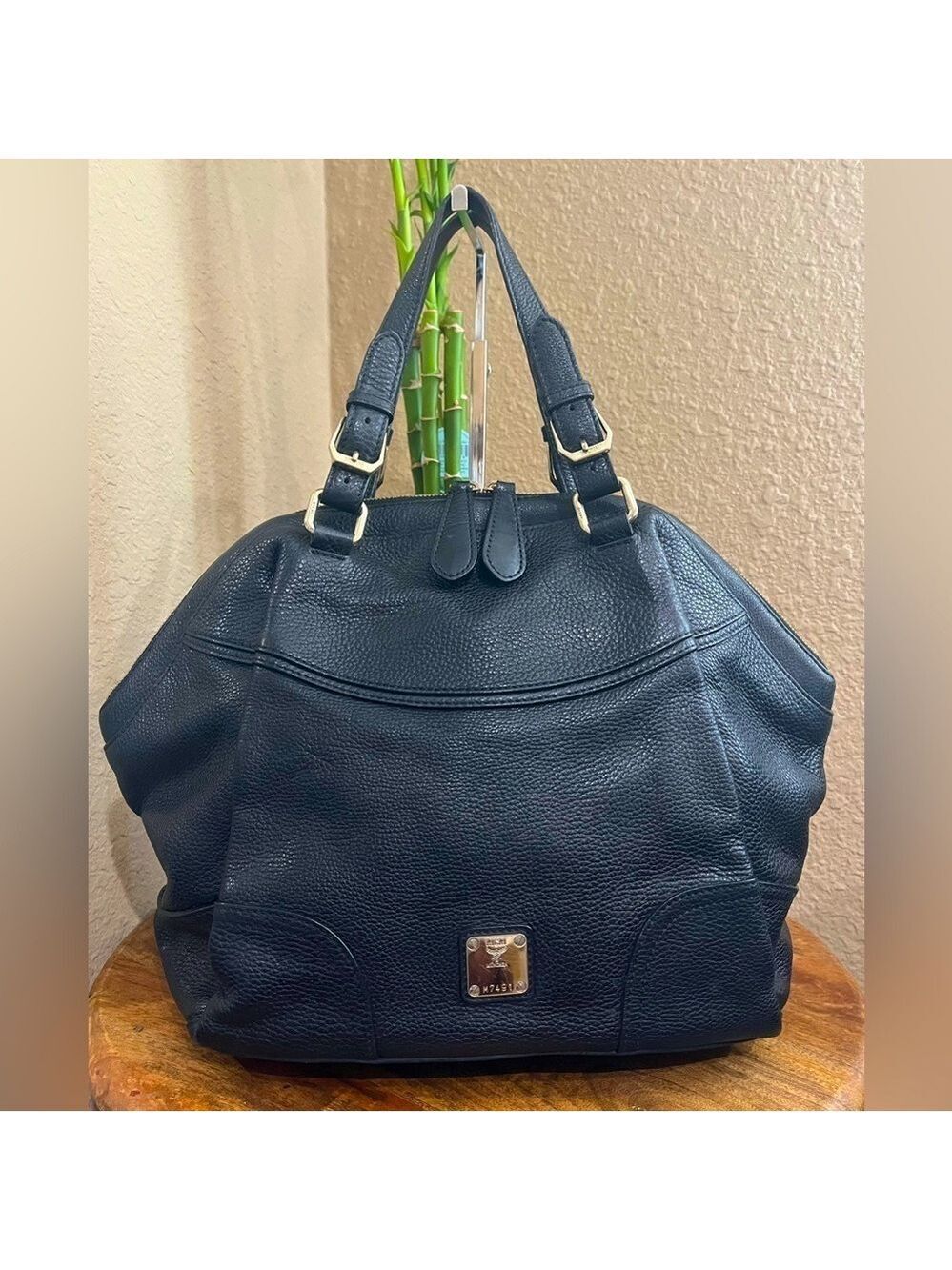 MCM BLACK PEBBLED LEATHER HANDBAG